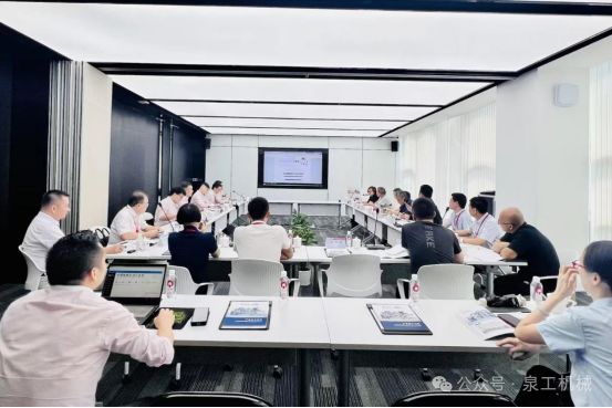 “İmitasyon Taş Beton Tuğla (Yönetim Kurulu) Şekillendirme Makinesi” için endüstri standardı lansman toplantısı ve “Blok Şekillendirme Makinesi için Kalıp” için endüstri standardı semineri Quangong Group'ta başarıyla gerçekleştirildi