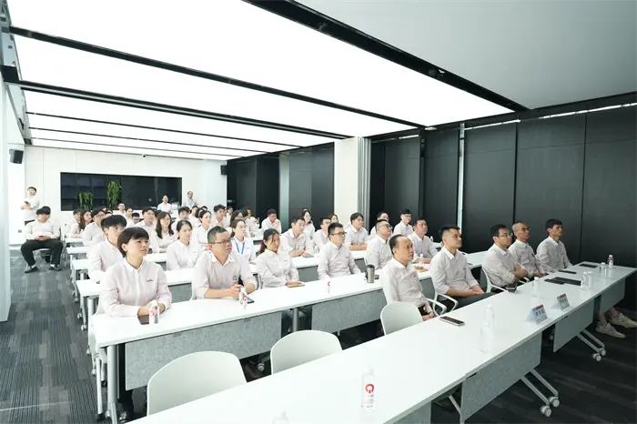 QGM: Askeri geçit törenini birlikte izlemek ve ilerleme için güç toplamak