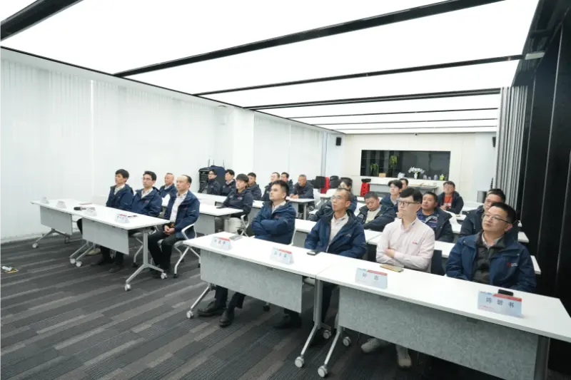 Quangong Machinery Co., Ltd.'nin yurt dışı tuğla yapımı projesine yönelik seferberlik toplantısı başarıyla sonuçlandı.