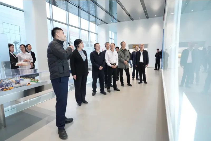 Ulusal Kalkınma ve Reform Komisyonu (NDRC) Özel Ekonomi Bürosu Genel Müdür Yardımcısı Bay Liu Min ve heyeti, inceleme ve araştırma gezisi için Quangong Machinery Co., Ltd.'yi ziyaret etti.