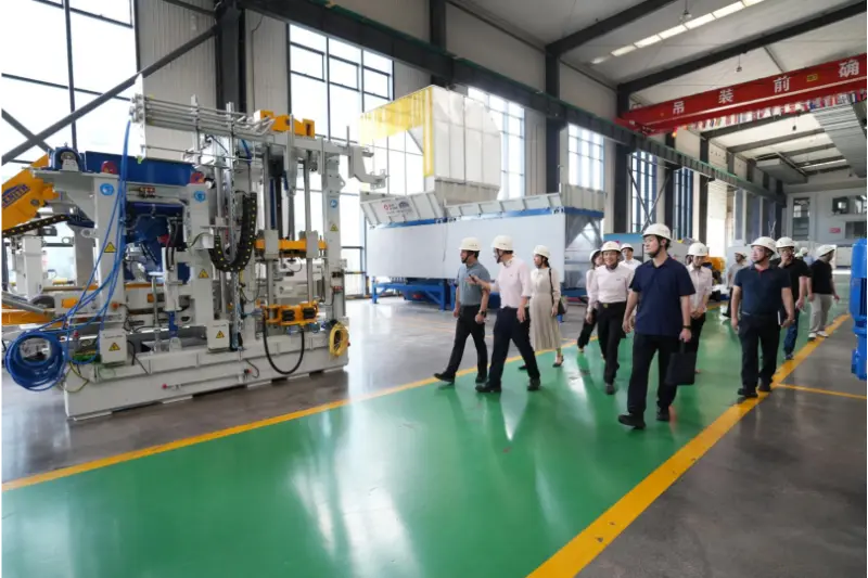 Fujian Eyaleti Sanayi ve Bilgi Teknolojileri Departmanından yetkililer, Denetim ve Rehberlik için Quangong Machinery Co., Ltd.'yi Ziyaret Etti