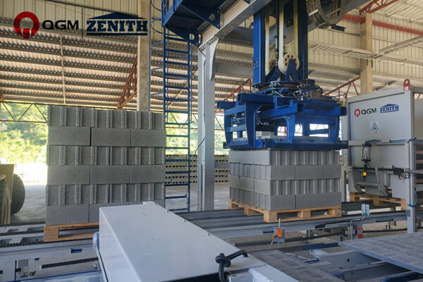 Honduras'ta QGM YENİ ZN900C Otomatik Beton Blok Yapma Makinesi